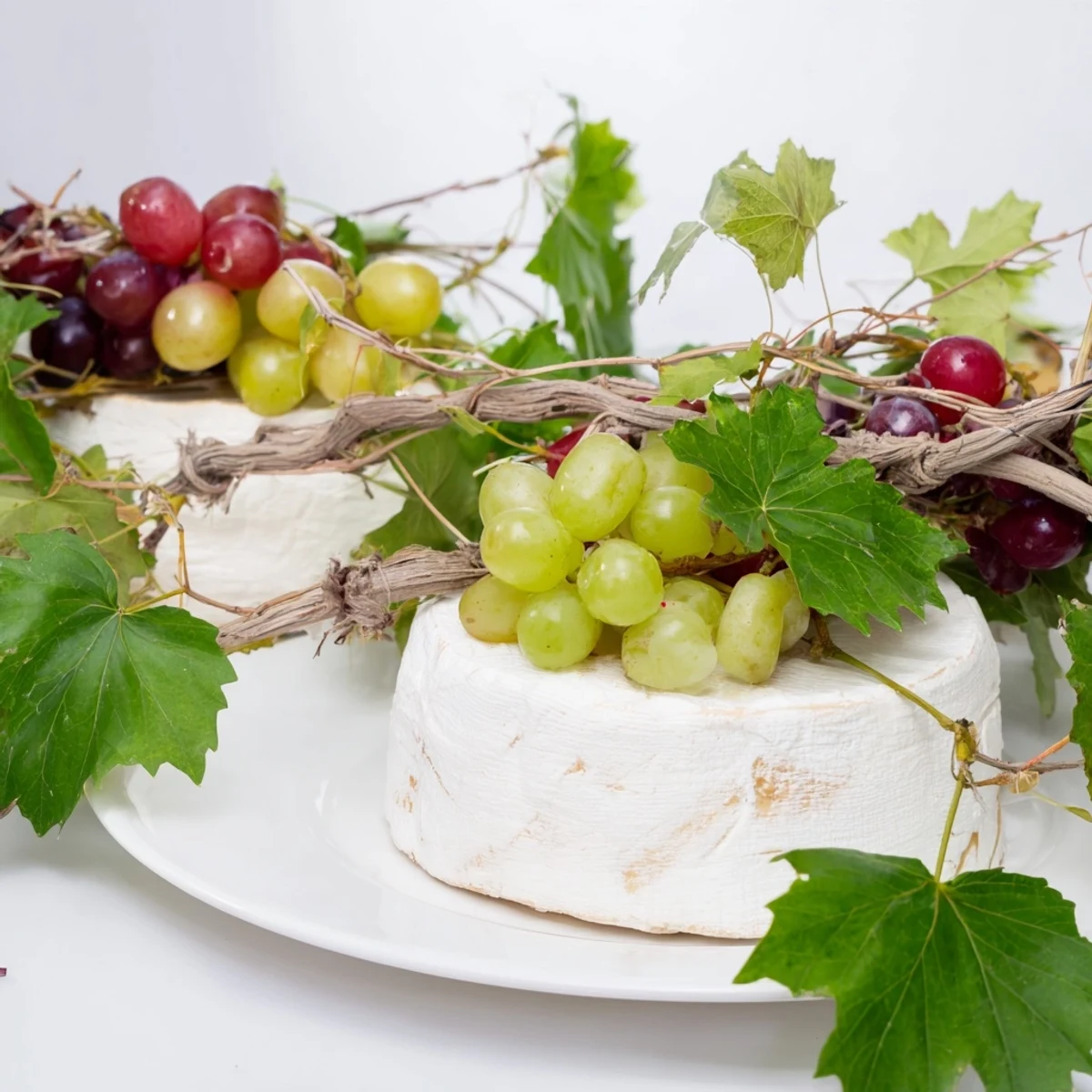 A delicious display of The Rustic Vineyard: grapes and cheese elegantly arranged for a gathering.
